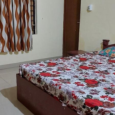 Guruvayur Adithya Exteriör bild