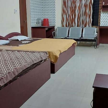 Guruvayur Adithya Exteriör bild