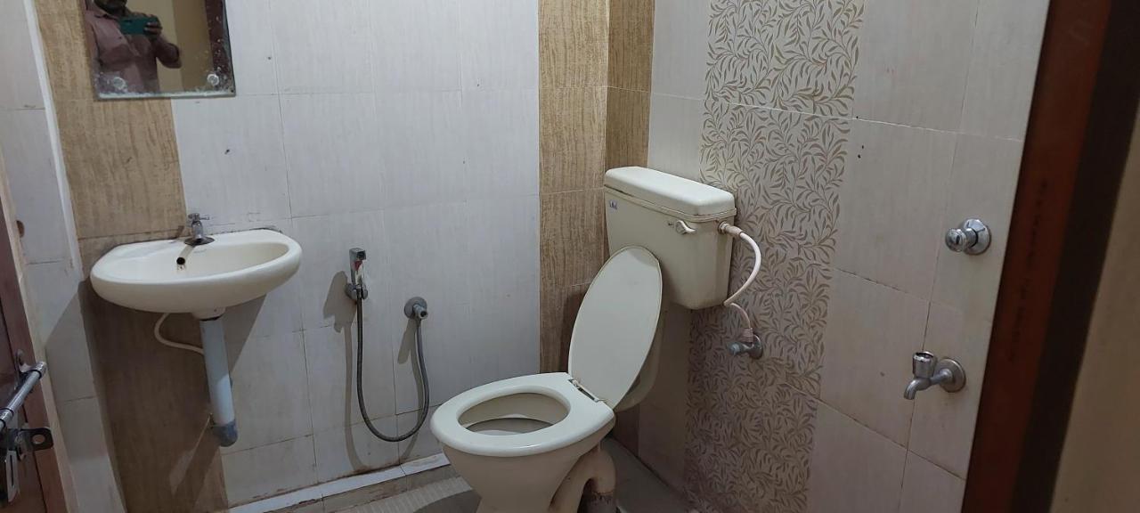 Guruvayur Adithya Exteriör bild
