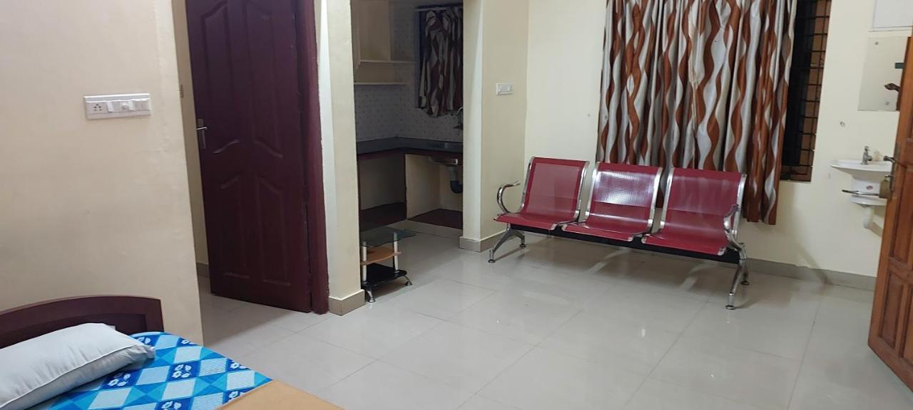 Guruvayur Adithya Exteriör bild