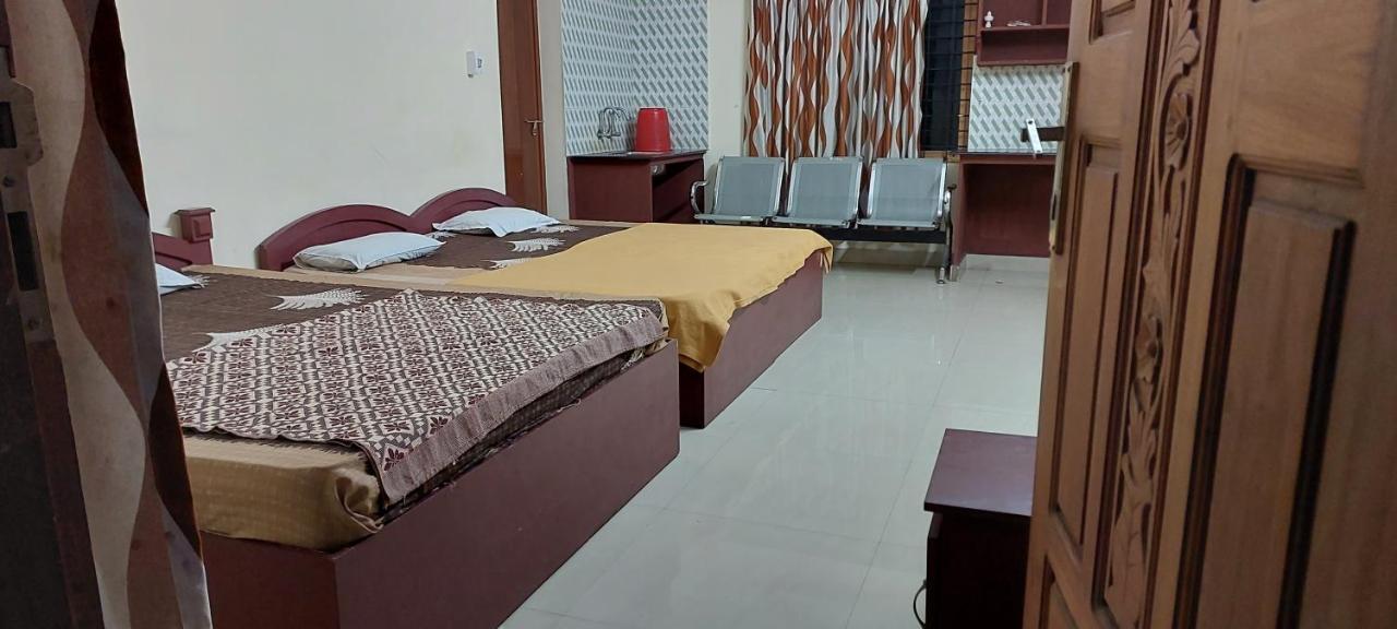 Guruvayur Adithya Exteriör bild