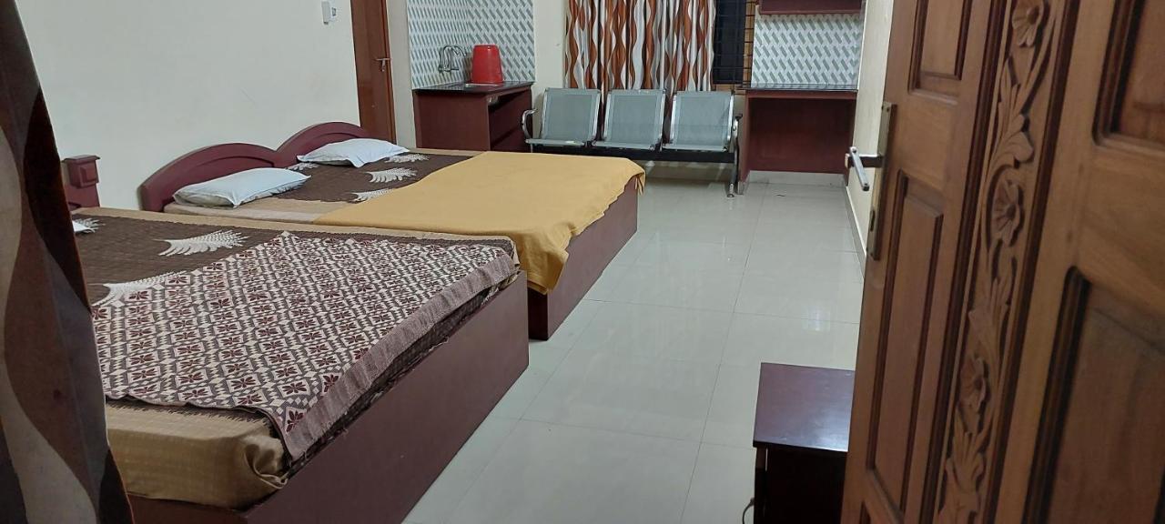 Guruvayur Adithya Exteriör bild